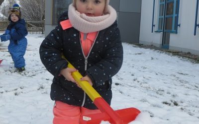 Einen Tag Winter mit Schnee, Eis und Kälte. (2020)